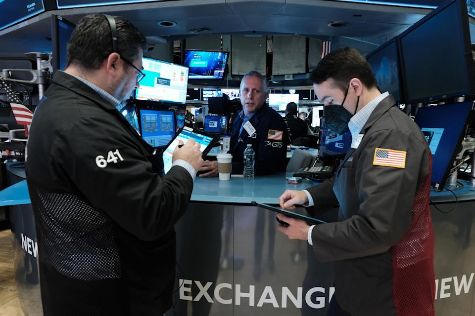 NEW YORK, NY - MARCH 28: Traders work on the floor of the New York Stock Exchange (NYSE) on March 28, 2022 in New York City.  After a positive week for stocks, the Dow Jones Industrial Average fell more than 100 points in morning trading.  (Photo by Spencer Platt/Getty Images)