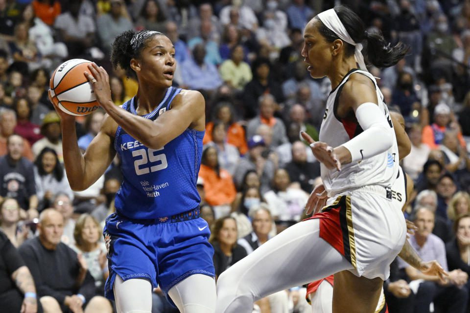 Alyssa Thomas of the Connecticut Sun, left, looks to pass as Aja Wilson of the Las Vegas Ice defends during the first inning of Game 3 of the NBA Finals Series, Thursday, Sept. 15, 2022, in Uncasville, Connecticut (AP) (Photo/Jessica Hill)